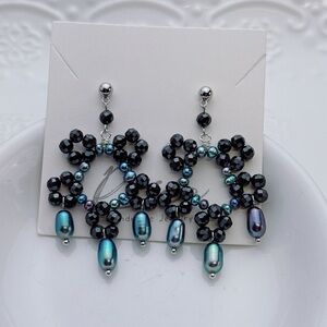 26E108 Handmade Freshwater Pearl Black Spinel Dangling Earrings